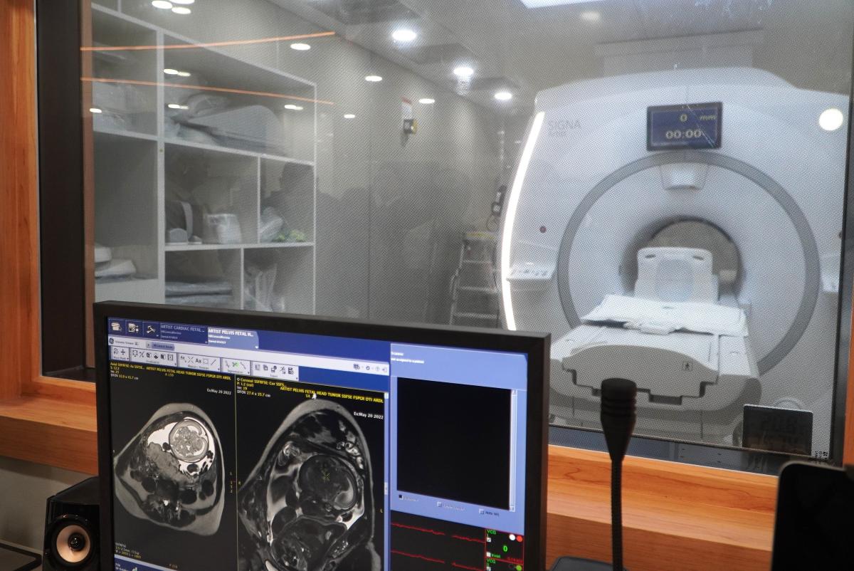 最新の MRI、救急および蘇生エリアを追加し、母親と乳児のケアの質を向上させます。