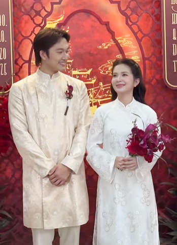 Ca hai rang ro trong ngay vui. Anh cat tu video (nguon: 7799 wedding)