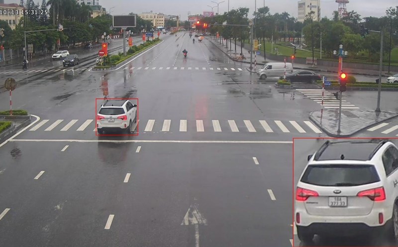 The owner was fined for running a red light in Hung Yen. Photo: Hung Yen Police