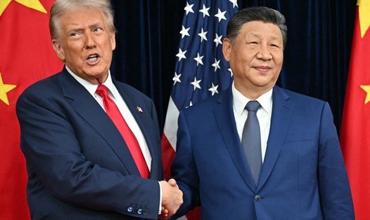 Tổng thống Mỹ Donald Trump và Chủ tịch Trung Quốc Tập Cận Bình tại Busan, Hàn Quốc sáng 30.10. Ảnh: AFP