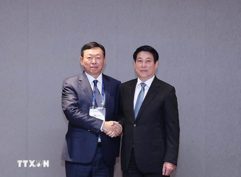 Politburo member and President Luong Cuong highly appreciated the investment and business activities of Lotte Group in Vietnam. Photo: VNA