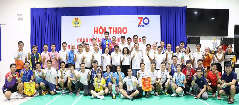 Nguoi lao dong hao hung tham gia Hoi thao CNVCLD do Cong doan va  Chuyen mon Nha may Nhiet dien Vinh Tan 4 to chuc. Anh: Binh Minh