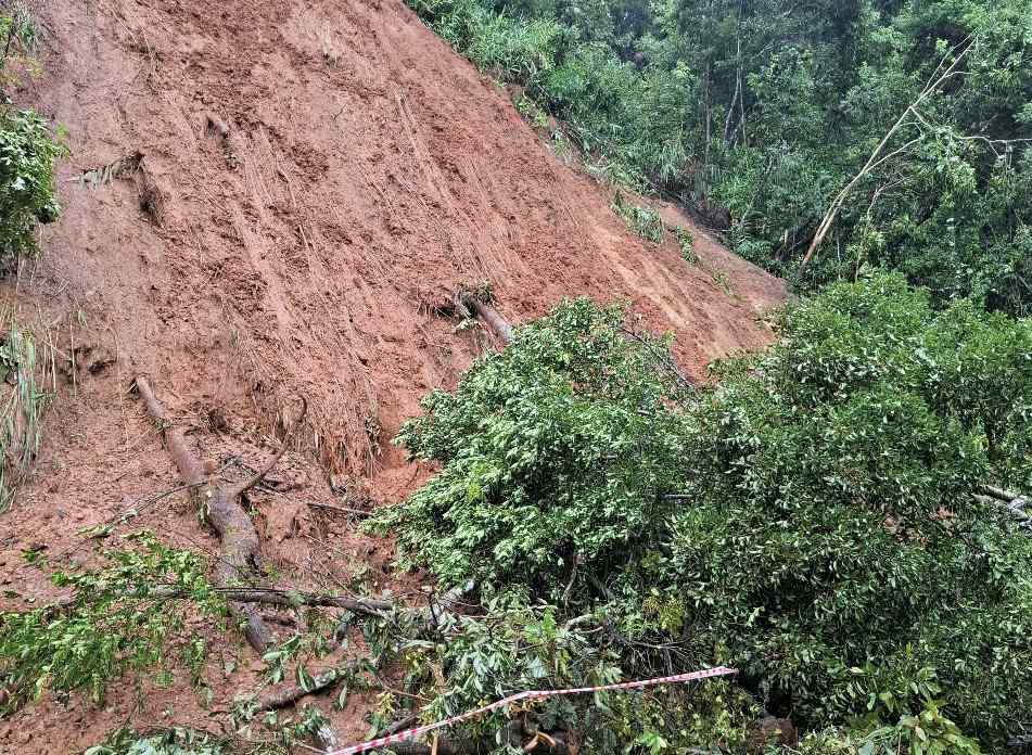 Sat lo tiep tuc dien bien phuc tap tren deo Gia Bac. Anh: Phuc Khanh