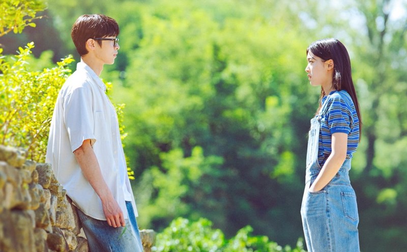 Lee Jae Wook and his co-star. Photo: Producer/Net Netflix