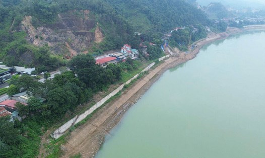 Toàn cảnh dự án kè sông Đà gần 500 tỉ đồng dưới chân Thủy điện Hòa Bình. Ảnh: Minh Chuyên