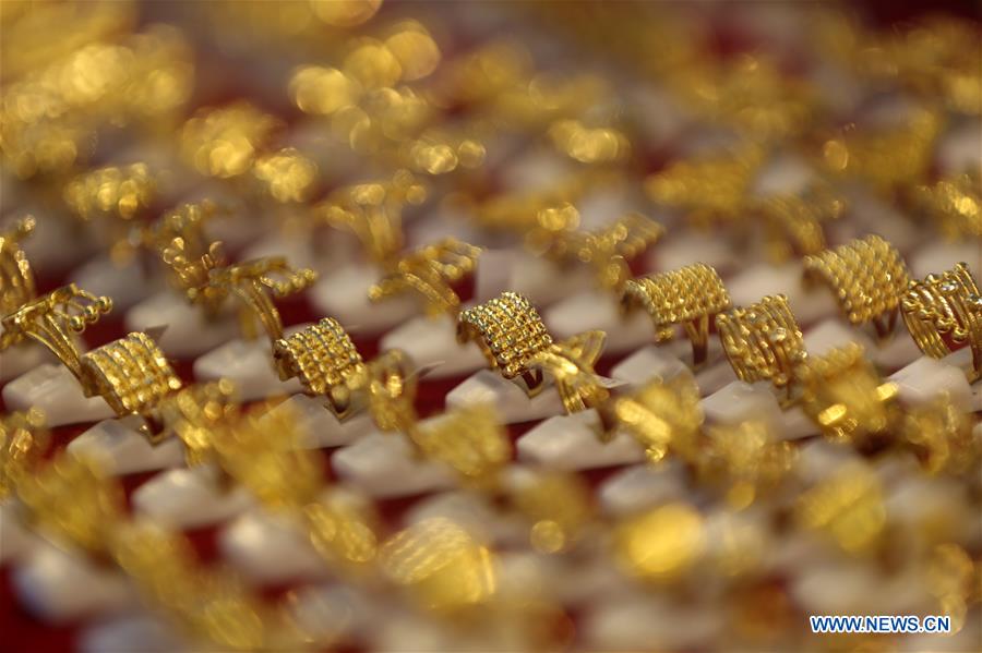 World gold prices continued to decline in the trading session on October 30. Photo: Xinhua