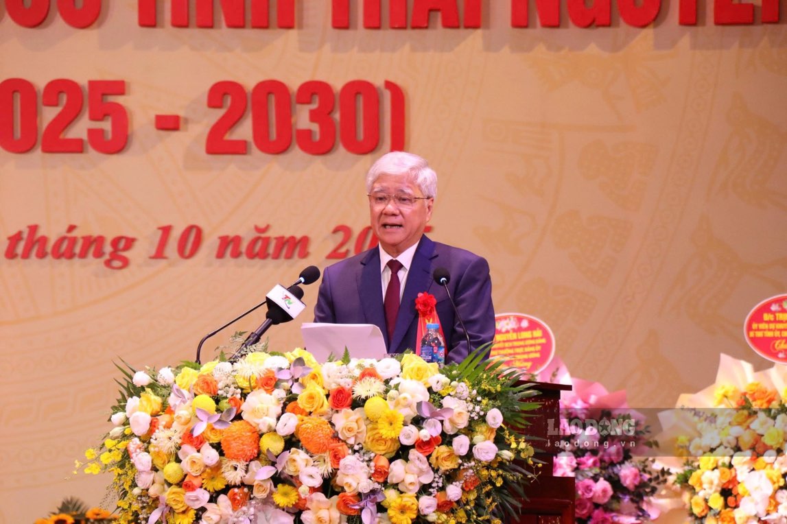 Dong chi Do Van Chien, Uy vien Bo Chinh tri, Bi thu Trung uong Dang, Chu tich Uy ban Trung uong MTTQ Viet Nam, Pho Chu tich Hoi dong Thi dua - Khen thuong Trung uong phat bieu chuc mung va chi dao Dai hoi. Anh: Nhom PV.