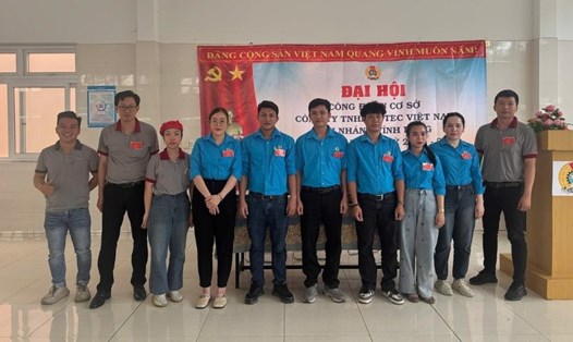 Ban chấp hành Công đoàn Công ty TNHH ESTec Việt Nam chi nhánh Vĩnh Long. Ảnh: LĐLĐ tỉnh Vĩnh Long