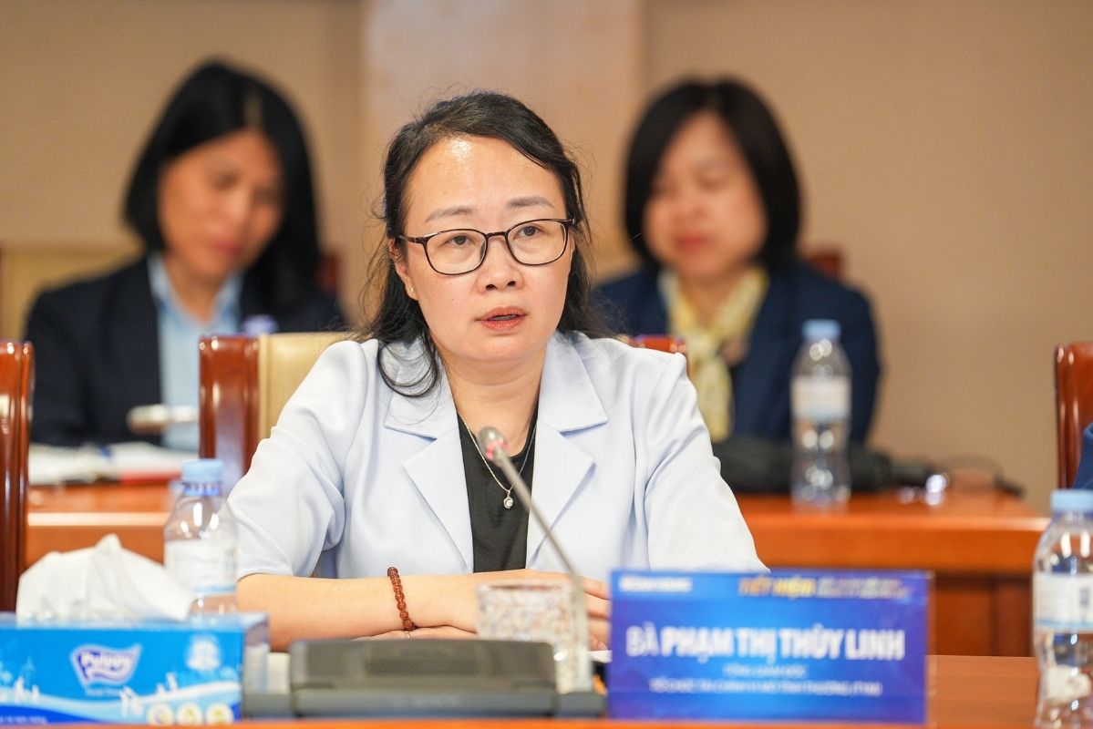 Ba Pham Thi Thuy Linh - Tong Giam doc To chuc Tai chinh vi mo Tinh Thuong (TYM) - Hoi Lien hiep Phu nu Viet Nam nhan manh tinh ky luat trong van hoa tiet kiem. Anh: BTC