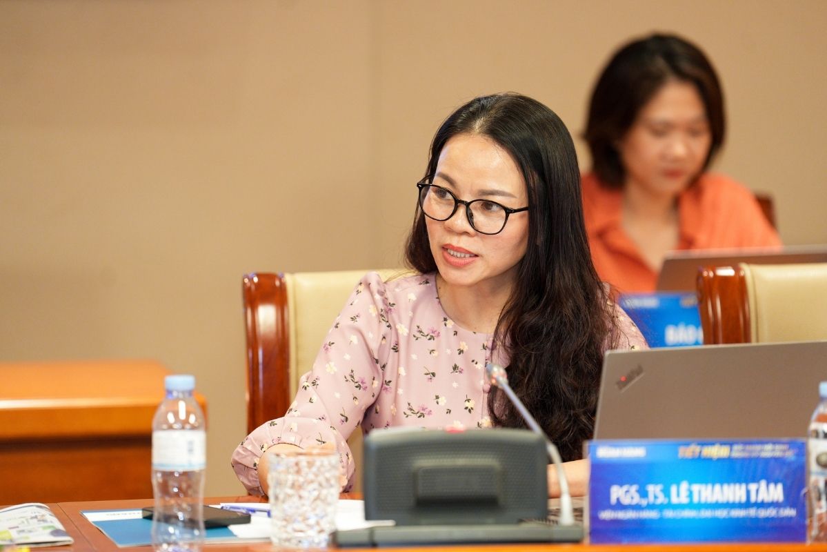 PGS. TS Le Thanh Tam - Vien Ngan hang - Tai chinh, Dai hoc Kinh te Quoc dan can co tinh tiet kiem ky luat hang tuan. Anh: BTC