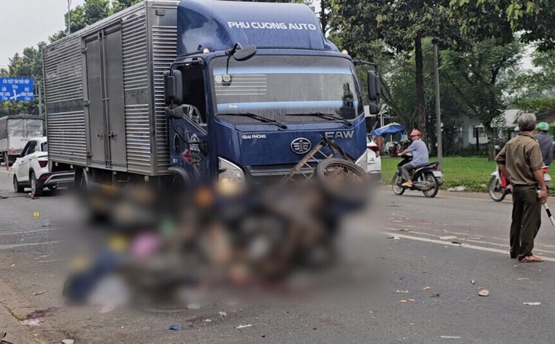 Multiple traffic collisions in Ho Chi Minh City cause 1 person to die on the spot
