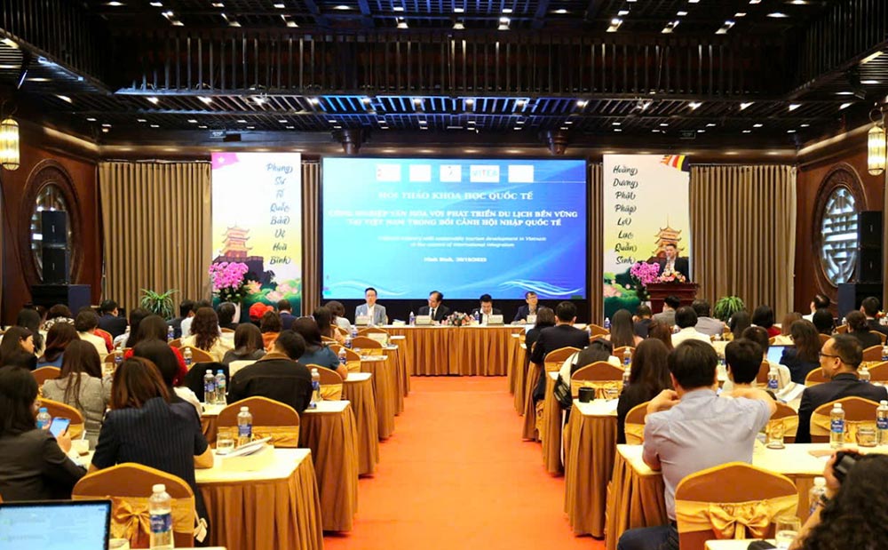 Quang canh hoi thao khoa quoc te “Cong nghiep van hoa voi phat trien du lich ben vung tai Viet Nam trong boi canh hoi nhap quoc te”. Anh: Le Phu