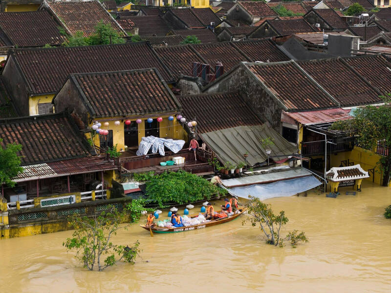 Hoi An ancient town submerged in water on October 30. Photo: Thanh Chuong
