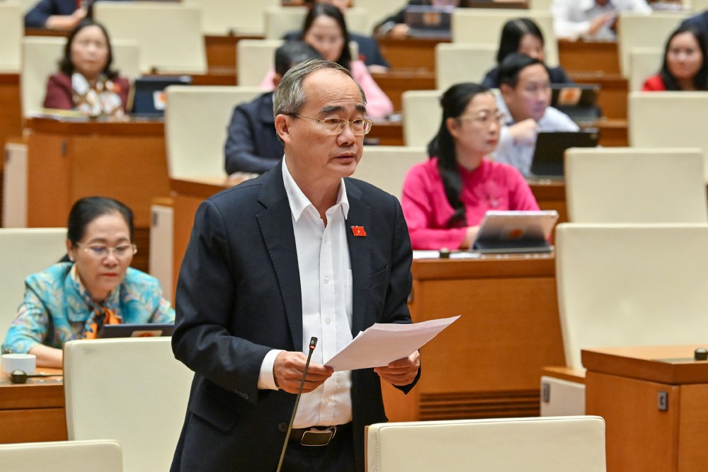 Delegate Nguyen Thien Nhan (Ho Chi Minh City Delegation) proposed to soon have a roadmap to increase the retirement age before 2035. Photo: Pham Dong