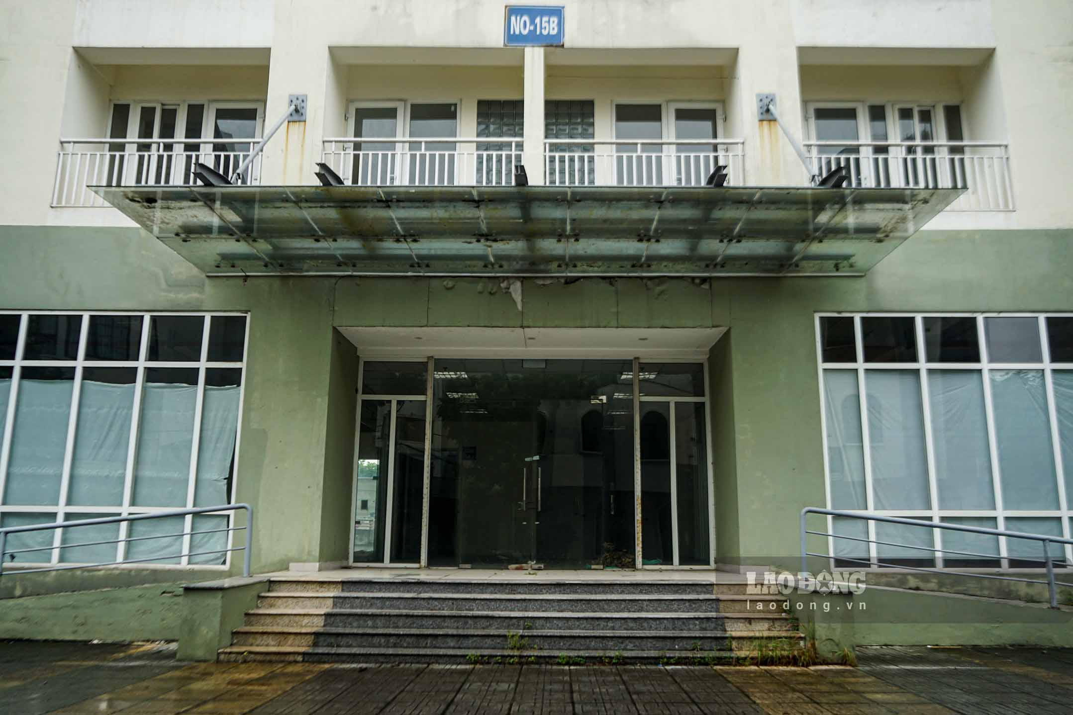 Khu tai dinh cu Thuong Thanh gom cac toa NO15A-DN2, NO15A-DN3, NO15B-DN1 va NO15B-DN2, cao 7 tang noi va 1 tang ham, voi tong cong 67 can ho dien tich tu 48,8 den 87,84m2. Gia ban trung binh khoang 28–30 trieu dong/m2, cac can goc dao dong tu 30–33 trieu dong/m2, da bao gom 2% phi bao tri theo quy dinh.