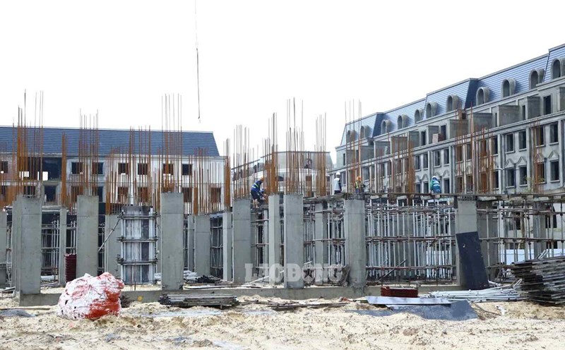 The Bao Ninh 1 social housing project is under construction. Photo: Cong Sang