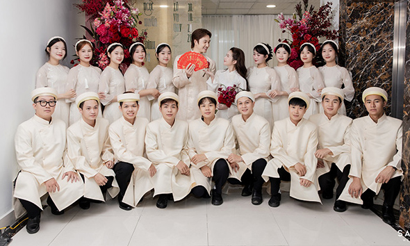 Dinh Tu - Ngoc Huyen cung dan be trap trong le an hoi sang 30.10.