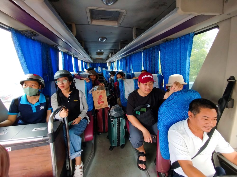 Nhung chiec xe “0 dong” dua nguoi dan qua khoi vung ngap an toan. Anh: Tran Thi