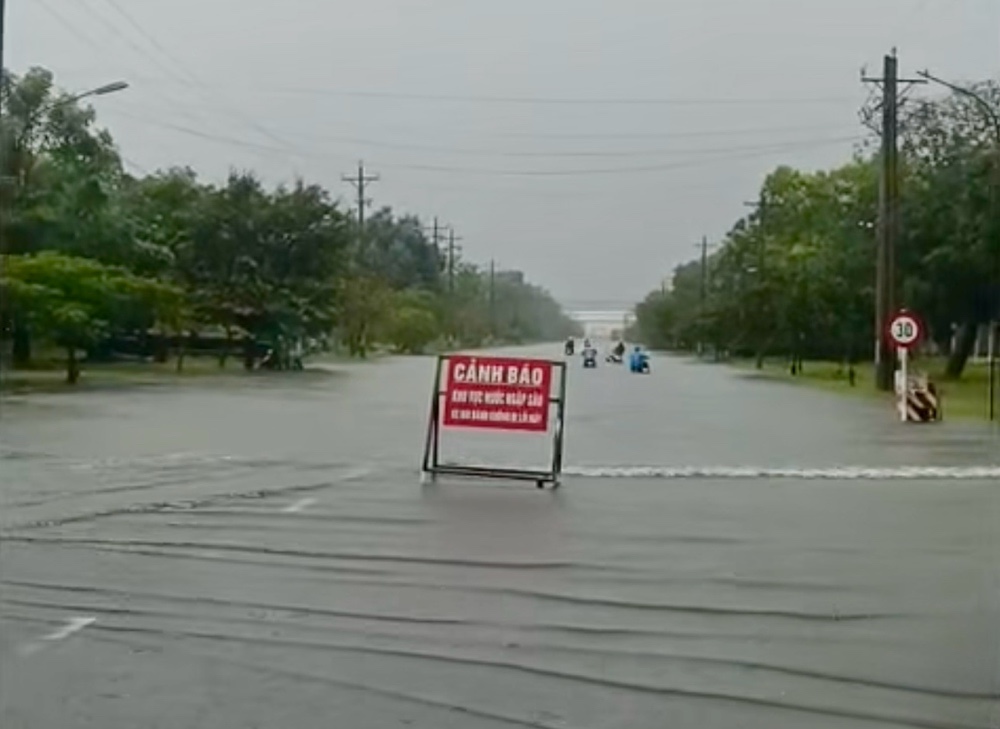 Nuoc ngap trong Khu Cong nghiep Phan Thiet, co nhieu cong doan co so do Cong doan phuong Binh Thuan quan ly. 