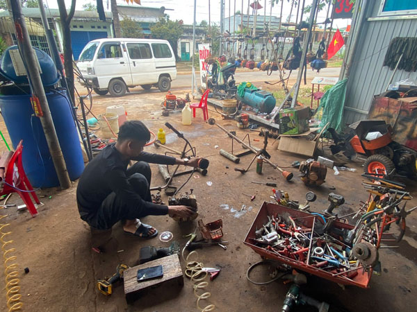 Nhieu lao dong tre co tay nghe mang lai muc thu nhap on dinh. Anh: Phong Lan