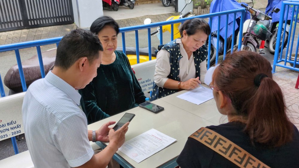 タン ソン ニャット区 25 番地にある土地データ記録の受信ポイント.