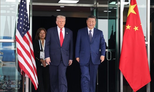 Tổng thống Mỹ Donald Trump và Chủ tịch Trung Quốc Tập Cận Bình gặp nhau tại Hàn Quốc ngày 30.10. Ảnh: Xinhua