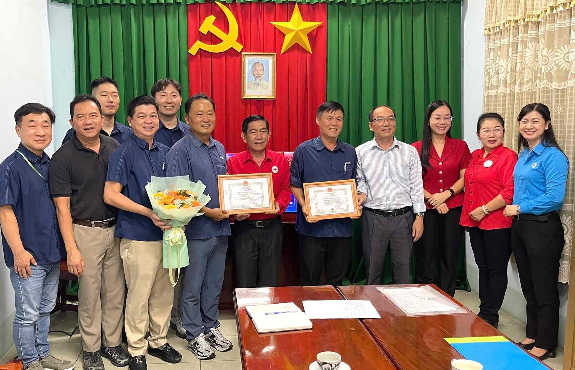 Dai dien Ban giam doc va Cong doan co so Cong ty TNHH Changshin Viet Nam. Anh: Cong doan cong ty 