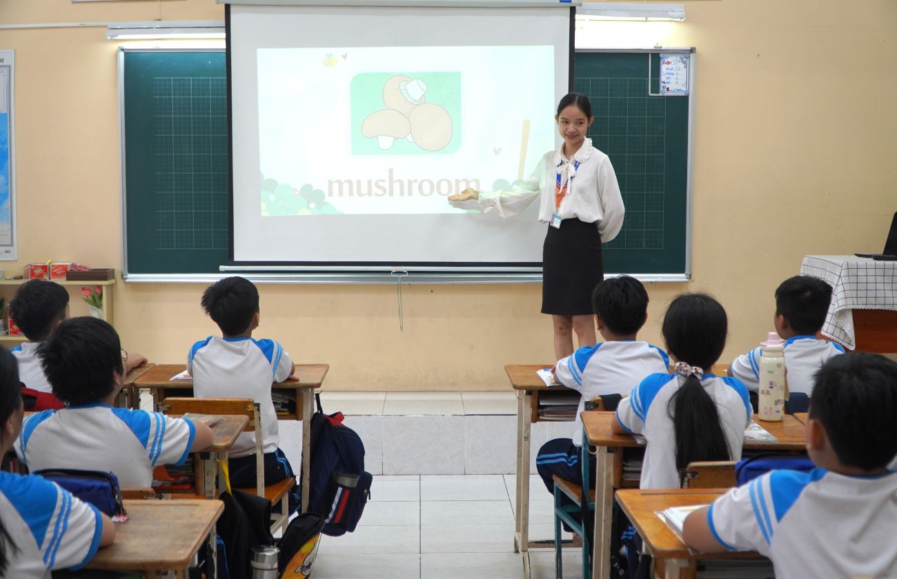 Ho Chi Minh City students in an English class. Photo: Chan Phuc