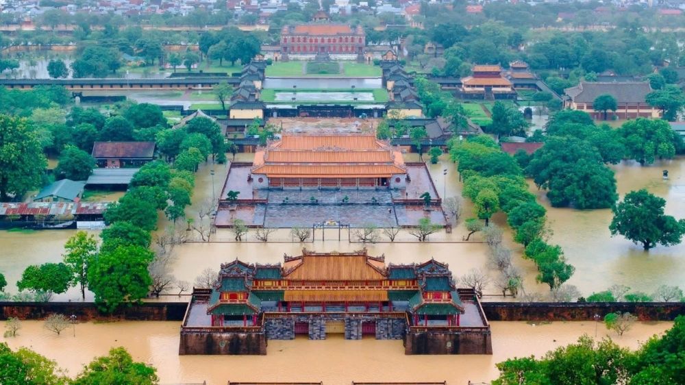 Mua lu gay ngap sau va co lap nhieu khu vuc o thanh pho Hue