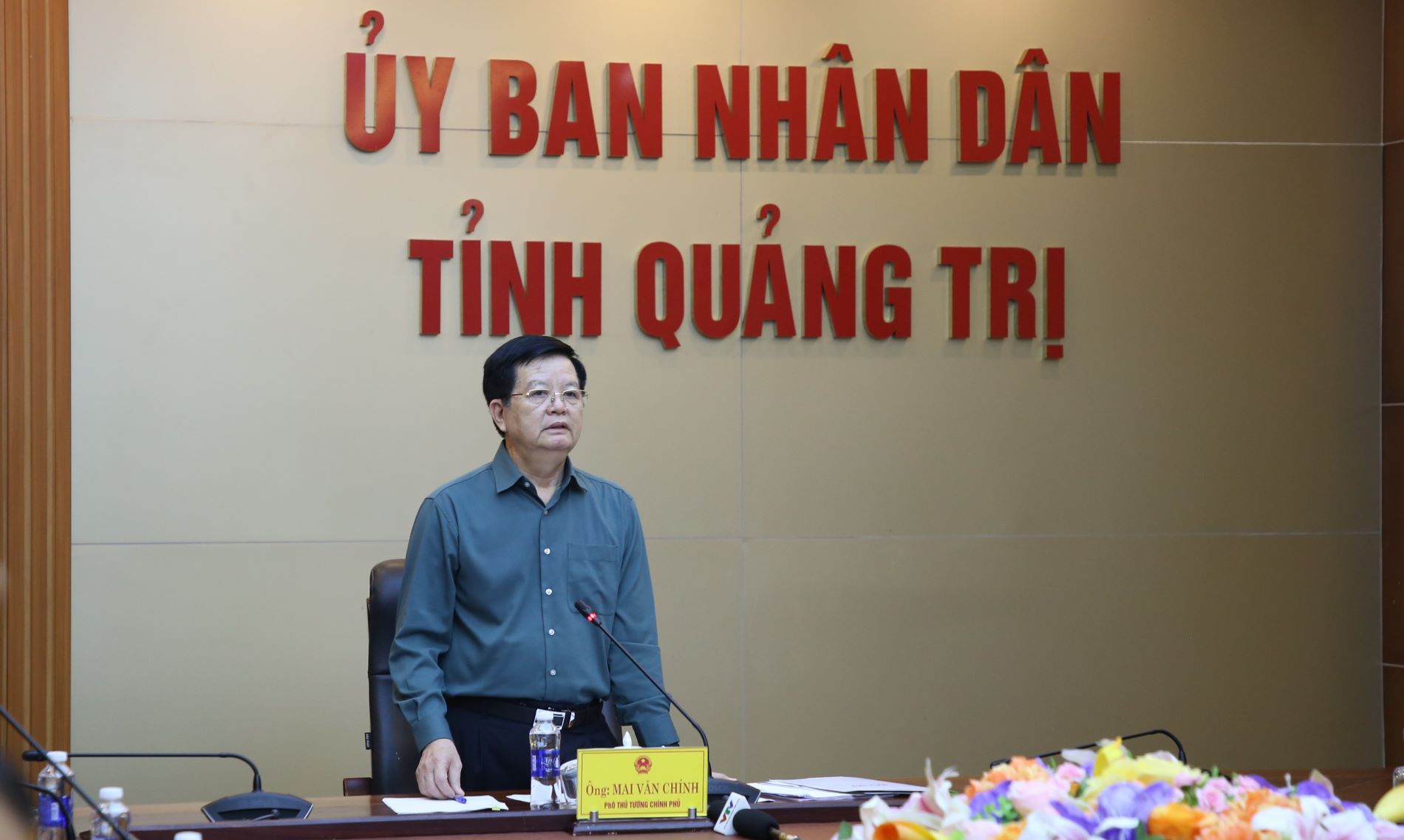 Deputy Prime Minister Mai Van Chinh directed at a direct meeting with localities in Quang Tri province. Photo: Hung Tho