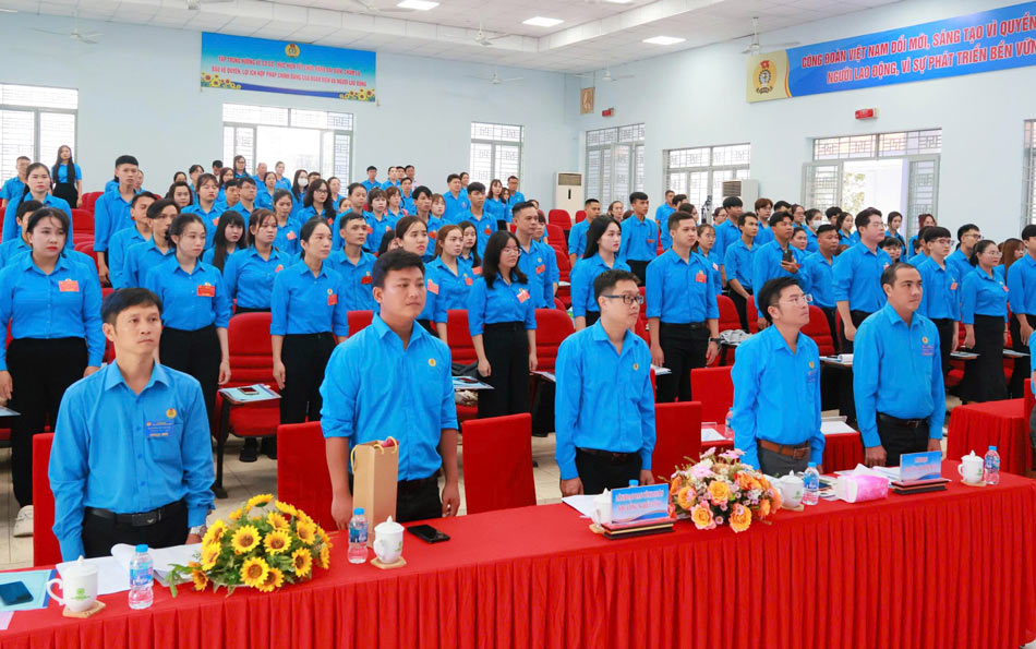 80 dai bieu dai dien cho hon 2.285 doan vien cong doan trong toan cong ty tham du Dai hoi CDCS Cong ty TNHH Billion Industrial Viet Nam. Anh: Phuong Dung