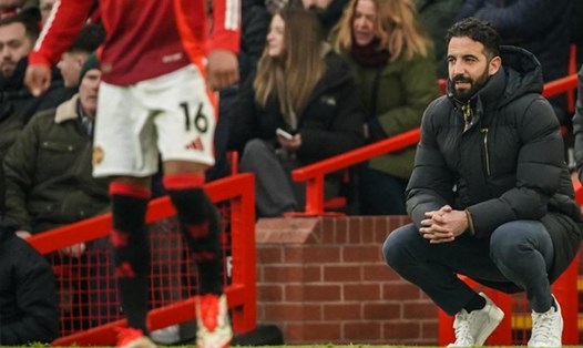 Ruben Amorim có hai mối lo ngại lớn về án treo giò tại Man United.  Ảnh: AFP