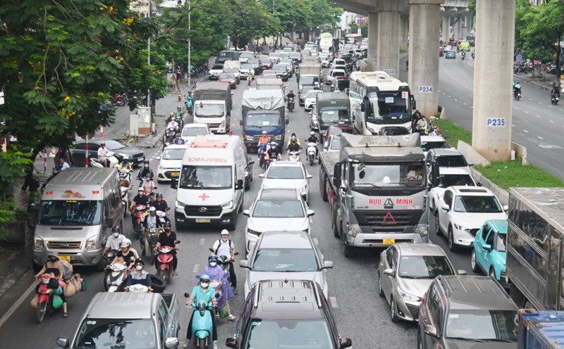 Traffic congestion during rush hour in Hanoi. Photo: Thanh Nhan