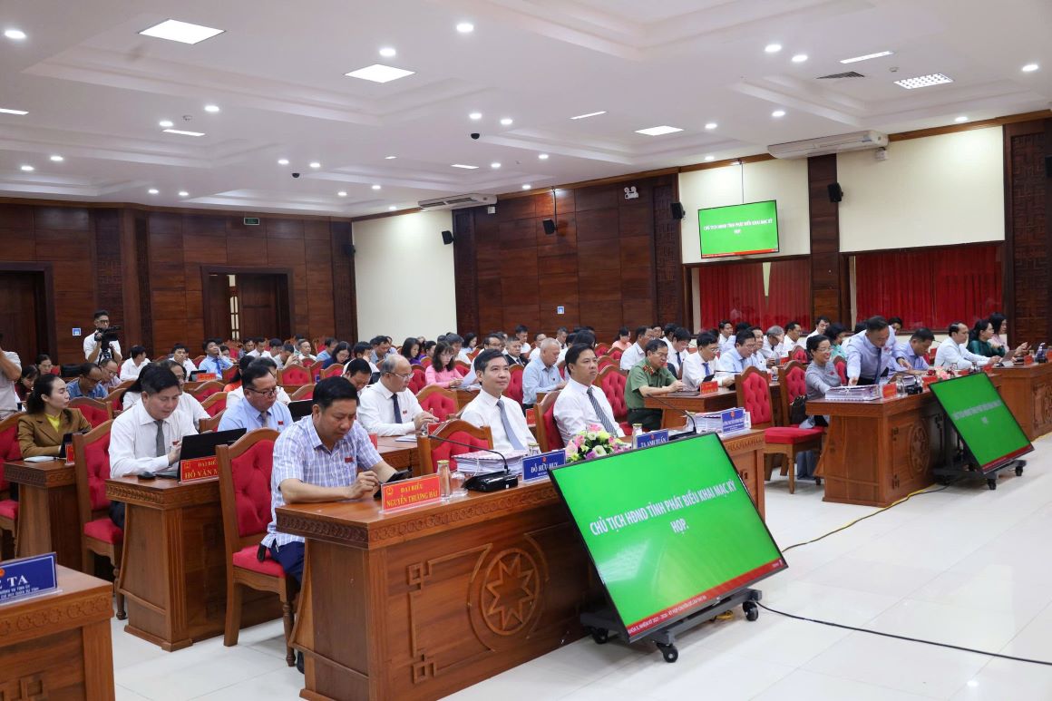 The delegates of the Dak Lak Provincial People's Council met and approved many contents, transferring more than 186 hectares of forest land. Photo: Anh Le