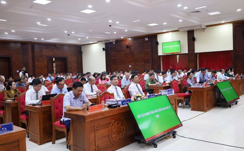 The delegates of the Dak Lak Provincial People's Council met and approved many contents, transferring more than 186 hectares of forest land. Photo: Anh Le
