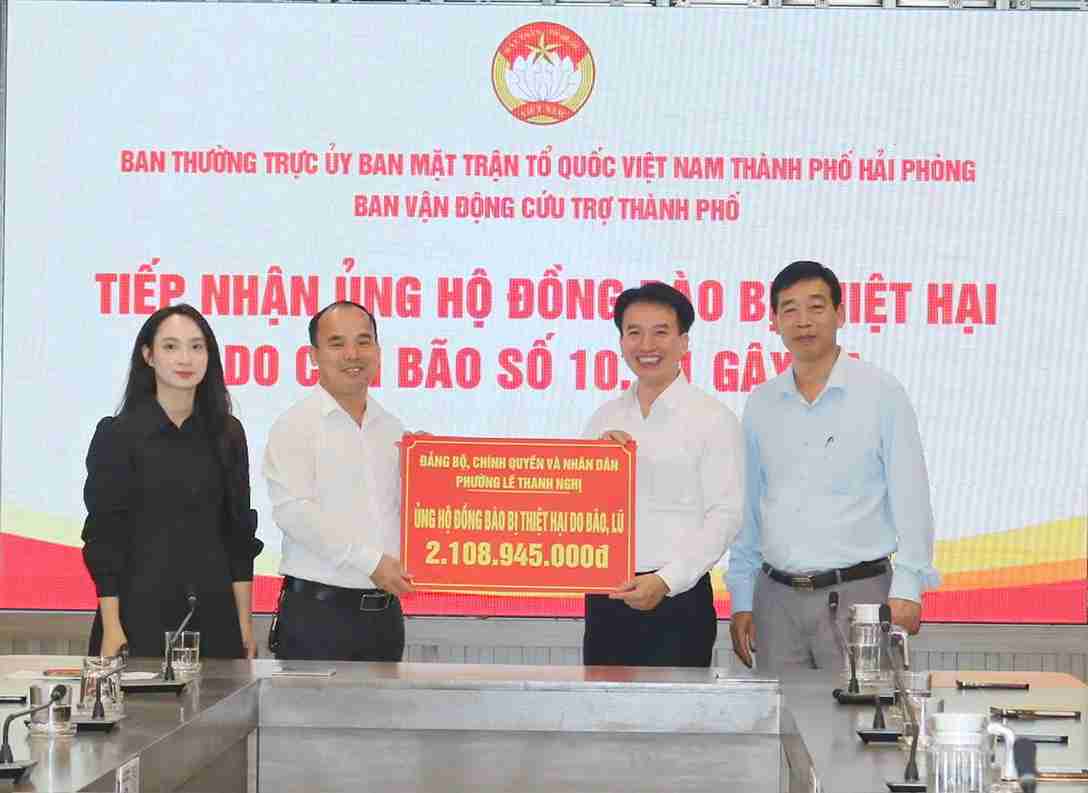 Phuong Le Thanh Nghi ung ho so tien hon 2,1 ti dong, cao nhat trong cac phuong.