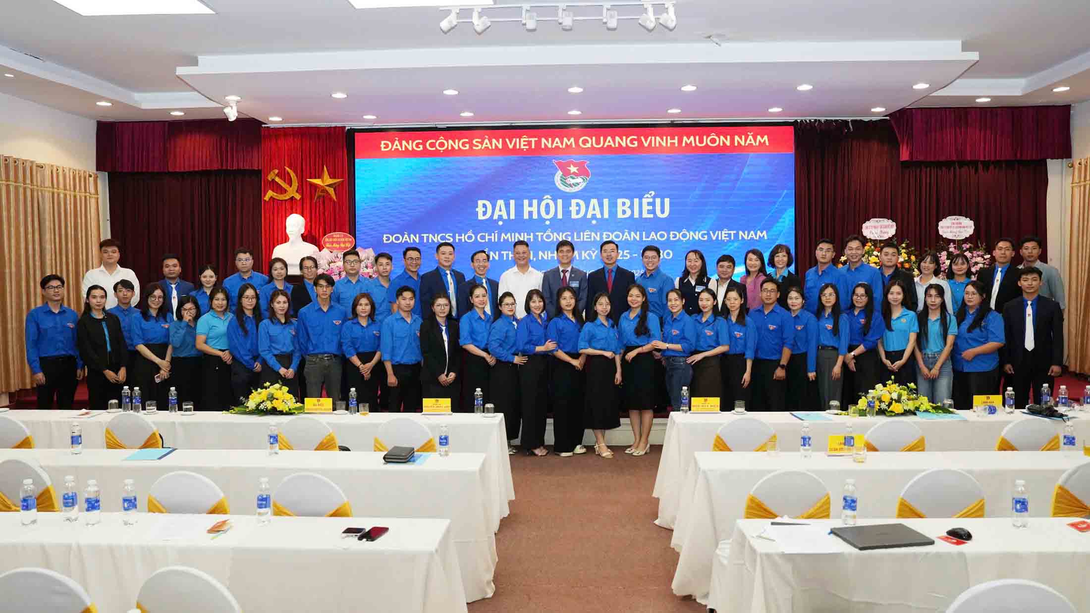 Cac dai bieu du Dai hoi chup anh luu niem. Anh: Huu Chanh