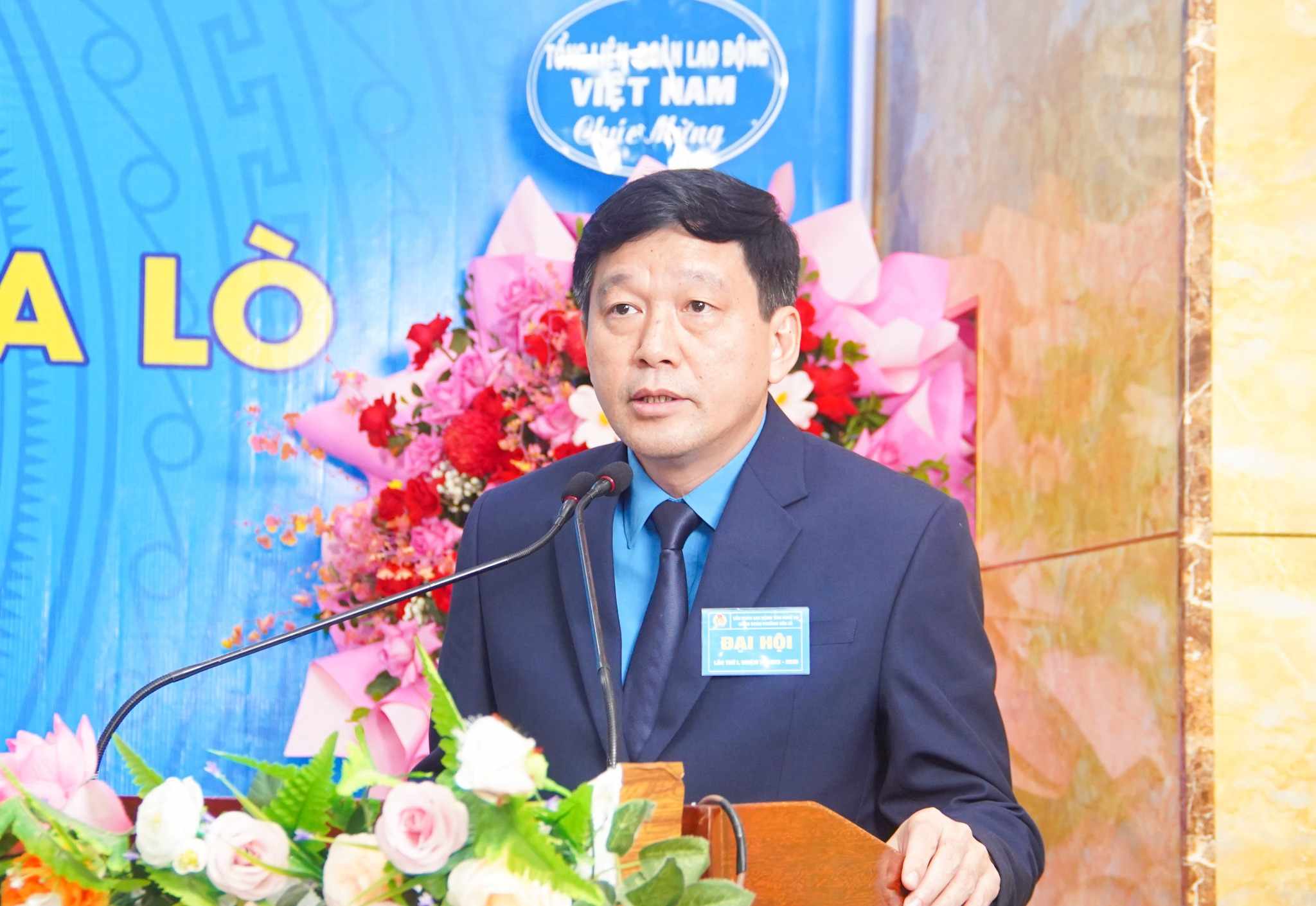 Ong Kha Van Tam - Chu tich Lien doan Lao dong tinh Nghe An phat bieu chi dao Dai hoi. Anh: Duy Chuong