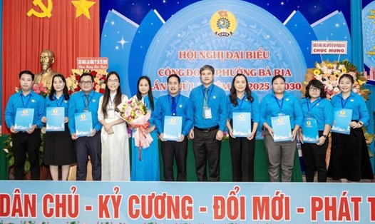 Ra mắt Ban Chấp hành Công đoàn phường Bà Rịa (TPHCM) khóa I, nhiệm kỳ 2025-2030. Ảnh: CĐBR