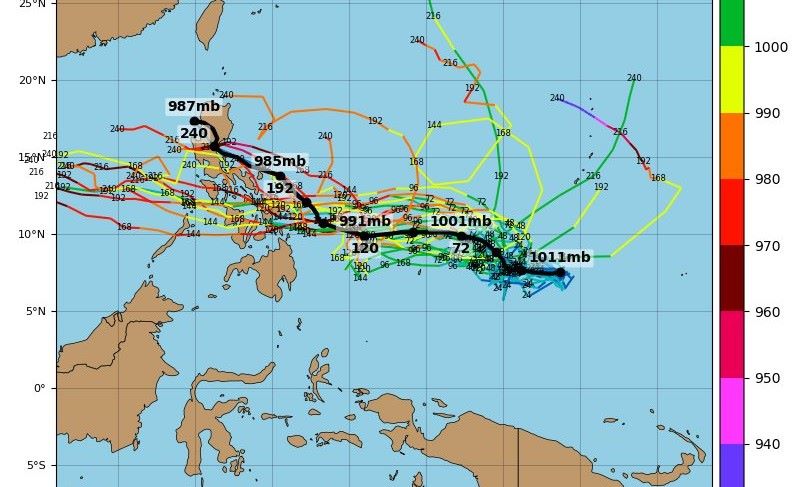 태풍으로 발달하여 동해로 진입할 가능성이 있는 저기압 지역의 예상 경로. 사진: Tropicaltidbits.com
