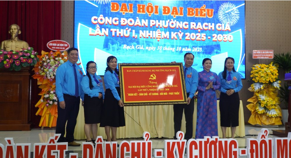 Dang uy phuong Rach Gia tang buc truong cho Dai hoi. Anh: Nguyen Anh