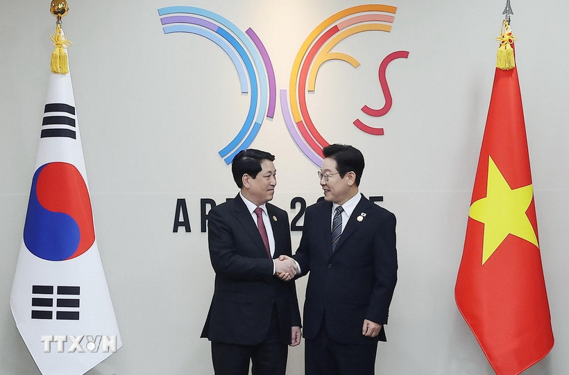 Politburo member and President Luong Cuong and President of South Korea Lee Jae Myung. Photo: VNA