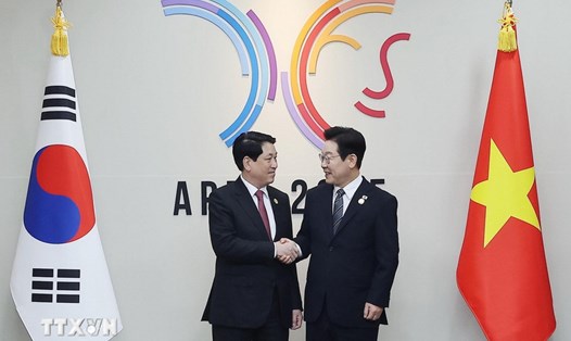 Ủy viên Bộ Chính trị, Chủ tịch nước Lương Cường và Tổng thống Hàn Quốc Lee Jae Myung. Ảnh: TTXVN