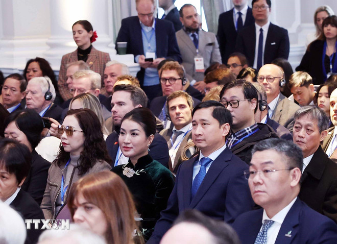 Cac dai bieu du Hoi nghi Kinh te Cap cao Viet Nam - Anh. Anh: TTXVN