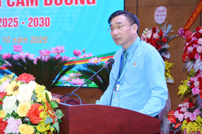 Ong Nguyen Chuong Phat - Tinh uy vien, Chu tich Lien doan Lao dong tinh Lao Cai phat bieu tai dai hoi. Anh: Lan Huong