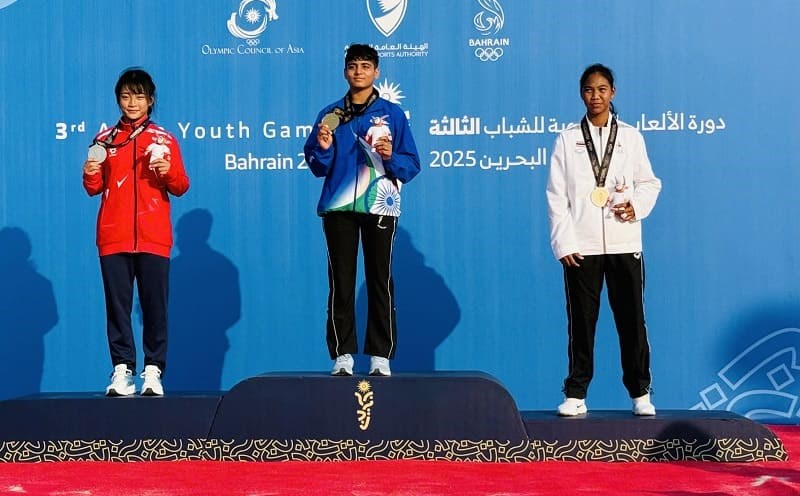 Athlete Thao Thom (red shirt) won the silver medal for Vietnam at the 2025 Asian Youth Sports Festival. Photo: Trung Thanh