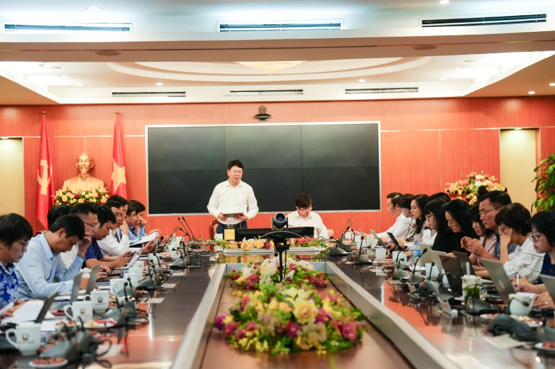 Đoàn công tác liên ngành về cắt giảm, đơn giản hóa thủ tục hành chính dựa trên dữ liệu làm việc với Bộ Khoa học và Công nghệ. Ảnh: Bộ Tư pháp 
