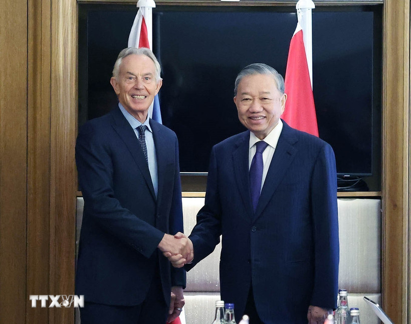 General Secretary To Lam met with former British Prime Minister Tony Blair in the capital London on the morning of October 30. Photo: VNA