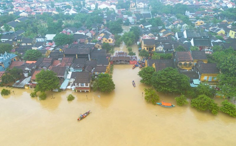 Da Nang has had 8 deaths, 4 missing people, and more than 15,000 people had to be urgently evacuated in the recent flood. Photo: Viet Niem