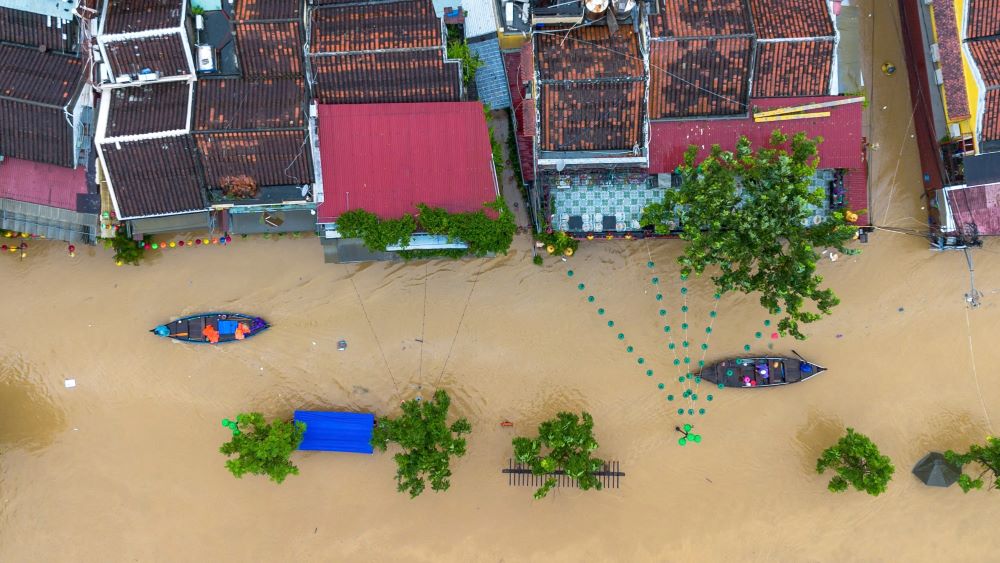 Pho co Hoi An ngap trong bien nuoc. Anh: Viet Niem